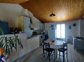 Le logis du pont, Hotel in Champagné-les-Marais