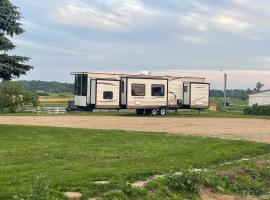 Yahweh Horse Retreat, Hotel in Long Prairie