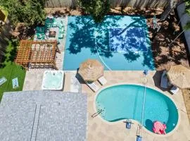 Sleeps 10 Pool Hot Tub Sport Court Pool Table