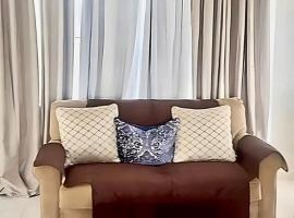 Sunset Serenity 2BR Oceanview Beach & Pool Access, hotel que accepta animals a Negril