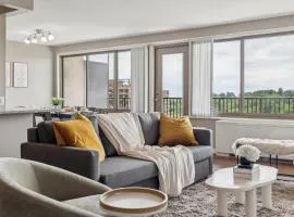 Boutique Suite-Sleeps 7-Free Parking-Balcony Views