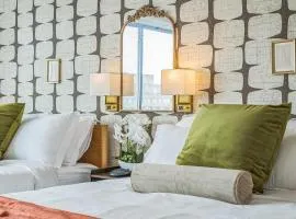 Boutique Suite-Sleeps 7-Free Parking-Balcony Views