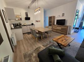 Neu renovierte, komplett ausgestattete Ferienwohnung mit 2 Schlafzimmern, apartment in Neu Gaarz
