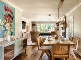 The Howell House - Picturesque Countryside Retreat