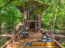 Stoneflower Cottage, Hotel in Heber Springs