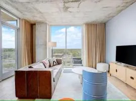 Luxury Oasis - Stunning Condo Unbeatable Location