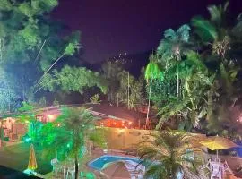 Chalé 400m Praia e Cachoeiras com Piscina Quente e Wifi