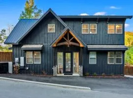 Bearfoot Bungalow - Lakefront Paradise