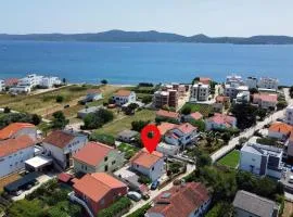 Apartments and rooms with parking space Sukosan, Zadar - 24693