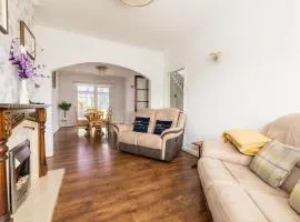 EEJs Grand 5 Bed Home- London, Greenwich