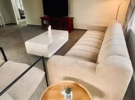 Walk to wineries - Modern retreat