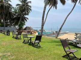 New Tri Star Beach Hotel, hotel di Arugam Bay