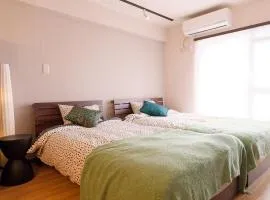 和とモダンデザインの融合 最上階の静かなお部屋 Quiet room on the top floor 駅徒歩1分 1 min walk from station 30 minutes to Ghibli Park