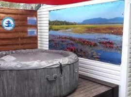 Mobil-Home avec Jacuzzi pour 4 personnes et Terrasse - API-1-52-465