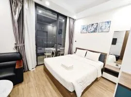 Luxury Studio In Vinhomes Green Bay, 25' to Airport, Gym, Swimming Pools