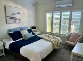 Hotel Style Monterey Guest Studio near Hospitals, Beach and Airport, Hotel in Sydney