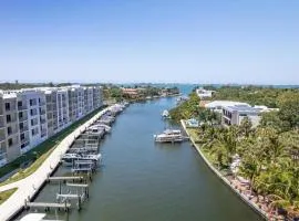 Luxury Condo on Sarasota Bay - Minutes for Downtown, Airport, Siesta and Lido Beach