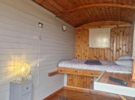 Nathans Shepherd's Hut, casa rústica em Chorleywood West