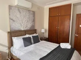 Spacious 4BR Home Walk to Wollongong Uni