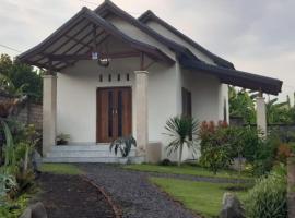 The Carik Homestay, hotel in Tabanan