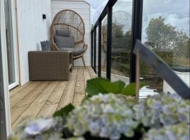 New Modern House by the Sea, hotel a Askøy