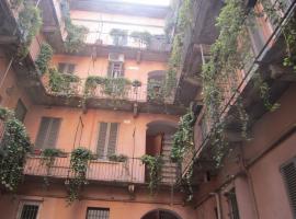 Charming and elegant apartment historic center of Milan, hotel near San Maurizio al Monastero Maggiore, Milan