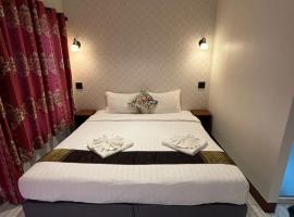 The Golden Beach Resort Naiyang, hotel in Nai Yang Beach