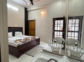 Private room -Tulsi Homestay, hotel i Haldwāni