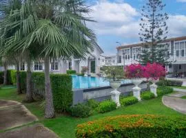 Poolfront Family House 13 Guests Near Fashion Island