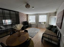 Great two bedrooms apartment with a sea view from the balcony close Helsinki center, hotel in Helsinki