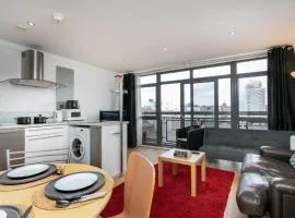 City Centre most Central - One Bedroom Apartment with Balcony and Skyline Views - Parking for Cars or Vans from Five Pounds a Day - Sunday 1pm Check-out