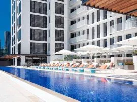 Premium City Escape-Stunning Skyline Views
