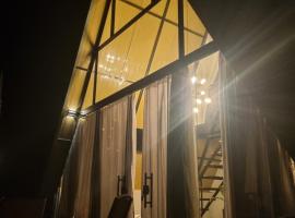 Chalé 1 com hidro, lareira e café da manhã โรงแรมในImbituva