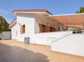 4 Bedroom Lovely Home In Porto Empedocle, hotel i Porto Empedocle