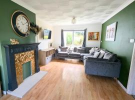Central Pembrokeshire family home pets welcome 7 guests, villa in Neyland