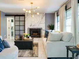 Lounge Area Office Fenced Yard Near It All