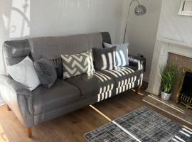 Cozee 2-bed in WV11 ideal for long work stays & relocation cls to New cross hospital M54&M6, Hotel in Wednesfield