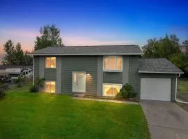 Anchorage 5BR Retreat Hikes, City & Comfort home
