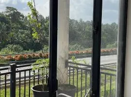 Highway View Apartment- Colombo Transit