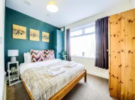 Spacious Yet Low Rate 5 Bedroom House in Coventry, Sleeps 10, Free Parking with Garden and Unlimited Wi-Fi - THL