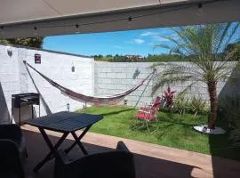 Casa1sn - Casa completa com jardim privativo e chuveirão refrescante!