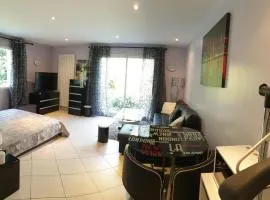 Studio Moderne Terrasse Parking près de Paris