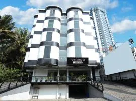 Super Townhouse Malabar Illam Kochi