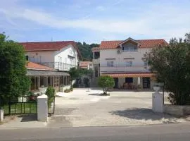 Apartments and Rooms PREKA