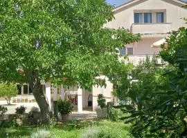 Apartments and Rooms PREKA