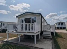 Modern Spacious Willerby Malton Caravan at Durdle Door Holiday Park, Close to Iconic Durdle Door & Lulworth Cove