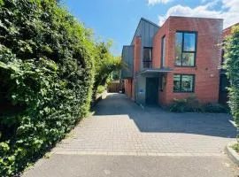 Taylors Place 3bedroom 2Bath Modern House in Winchester Wifi 2FreeParking