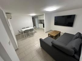 Apartment Dant&eacute;a - NEW 2025، مكان إقامة مع الخدمة الذاتية لإعداد الطعام في إيزولا