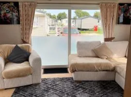 2 Bedroom Mini Lodge near the beach