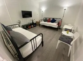 Cosy 2 Room Space Near Station
